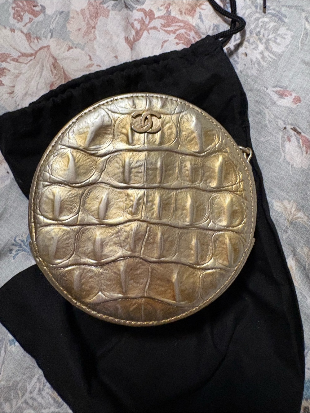 CHANEL Gold Croc-Embossed Round Leather Key & Card Holder